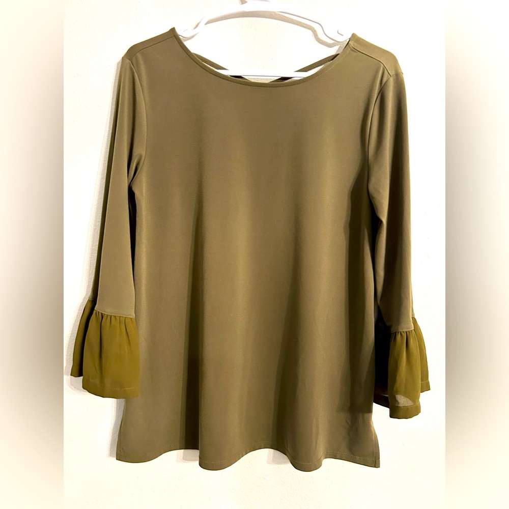 XS Limited bell sleeve top